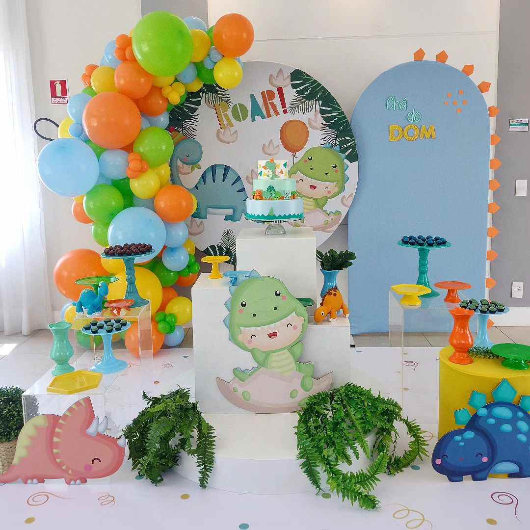 Decoração de chá de bebê com tema de dinossauros 